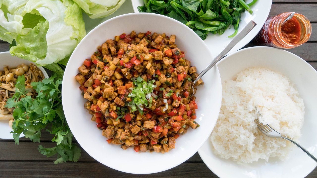 Sweet & Spicy Vegan Lettuce Wraps with Tempeh Crumbles